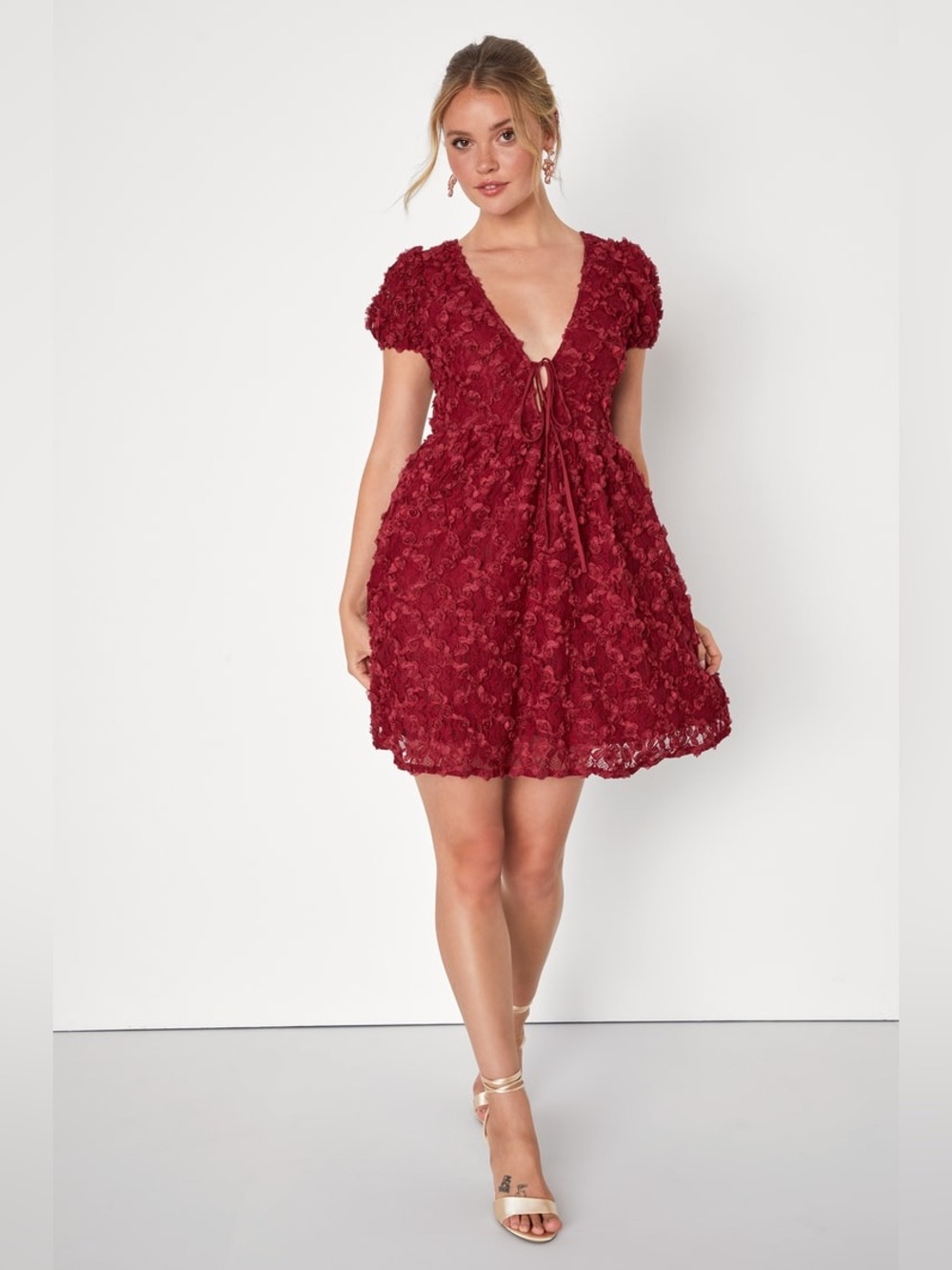 🌹 LULUs “Elegant Delight” 3D Floral Lace Puff Sleeve Mini Dress in Wine Red. MED